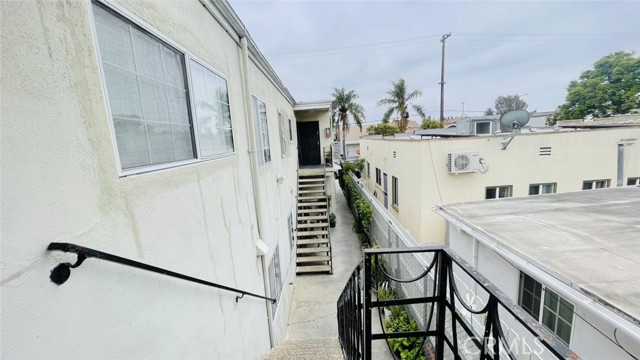 1083 Gaviota Avenue, Long Beach CA: https://media.crmls.org/medias/69e90e7f-e321-44fb-aff6-693d766dea90.jpg