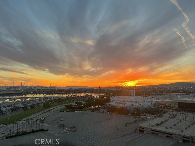 700 E Ocean Boulevard, Long Beach CA: https://media.crmls.org/medias/69e92fe8-ec2e-416e-9a0b-33bb4e3d1a86.jpg