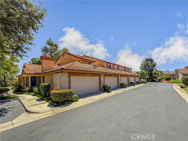 450 Country Club Drive, Simi Valley CA: https://media.crmls.org/medias/69e947d9-7ce0-480c-b0ce-951dd14046ae.jpg