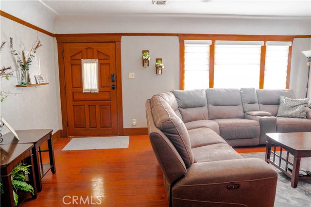 7319 Owensmouth Avenue, Canoga Park CA: https://media.crmls.org/medias/69e9920b-c8a2-411f-acab-4d16a2a23fed.jpg