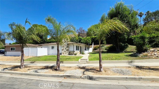 Detail Gallery Image 2 of 50 For 11141 Mcvine Ave, Sunland,  CA 91040 - 4 Beds | 3 Baths