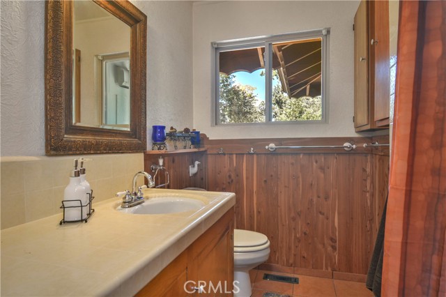 Detail Gallery Image 16 of 27 For 1121 Chateau Dr, Crestline,  CA 92325 - 2 Beds | 2 Baths