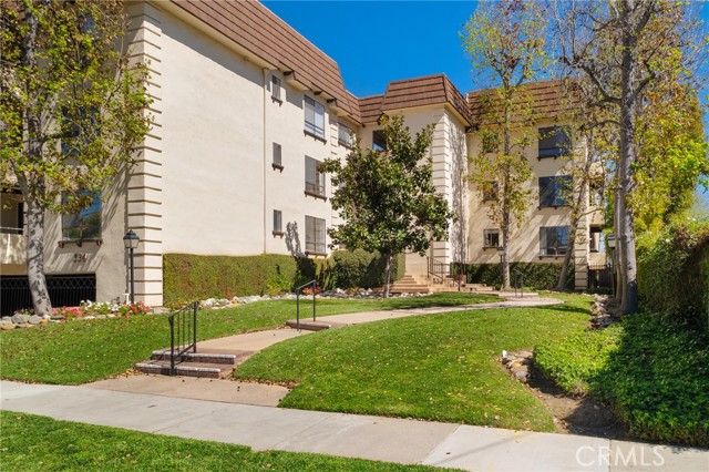 Detail Gallery Image 3 of 39 For 534 S Oak Knoll Ave #103,  Pasadena,  CA 91101 - 2 Beds | 2 Baths