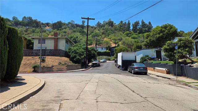 Detail Gallery Image 4 of 16 For 631 N Avenue 48, Los Angeles,  CA 90042 - – Beds | – Baths