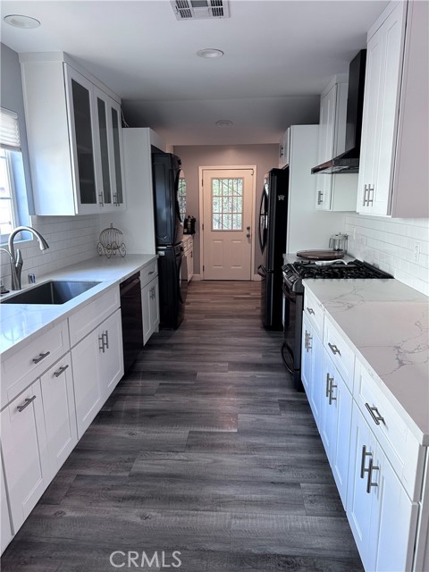 Detail Gallery Image 3 of 11 For 14671 Clymer, –,  CA 91345 - 3 Beds | 2 Baths