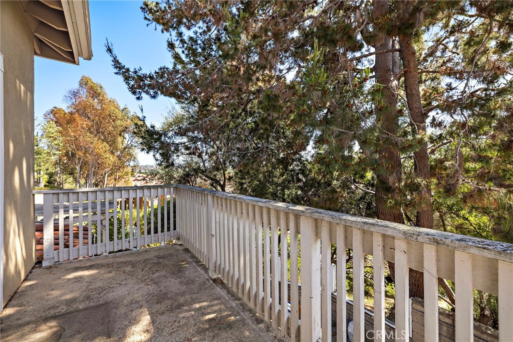 https://media.crmls.org/medias/69ec3bb3-1c0b-478d-a0b4-7b320998fae5.jpg?preset=X-Large