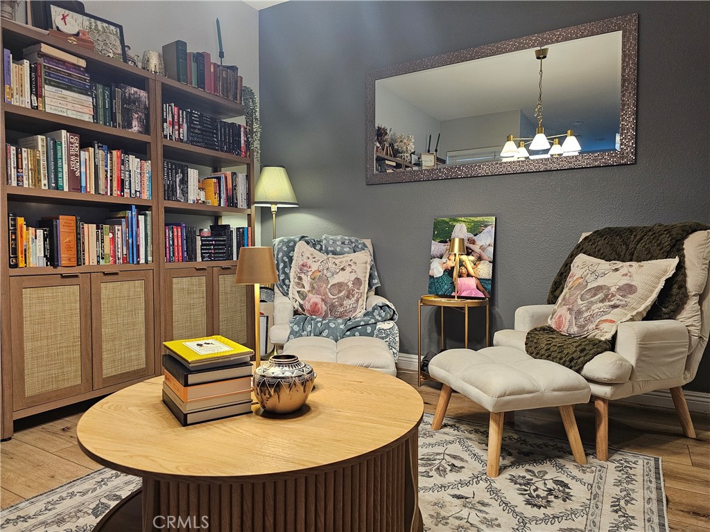 https://media.crmls.org/medias/69ecc3c5-870d-4219-b04c-e57d775def99.jpg?preset=X-Large
