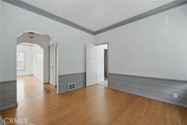 1327 S Burnside Avenue, Los Angeles CA: https://media.crmls.org/medias/69ee04d2-a2bc-4efb-8efa-773154f76e1d.jpg