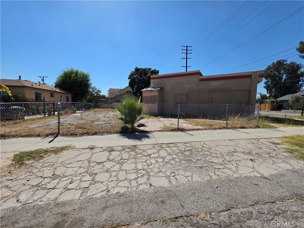 1003 W Rialto Avenue