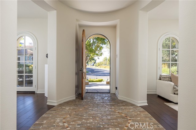 Detail Gallery Image 3 of 37 For 32 Landport, Newport Beach,  CA 92660 - 5 Beds | 5/1 Baths