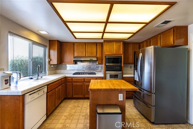 Detail Gallery Image 18 of 51 For 330 Amberwood Dr, Walnut,  CA 91789 - 5 Beds | 3 Baths