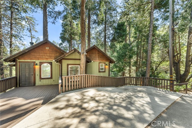 Detail Gallery Image 3 of 32 For 23988 Scenic, Crestline,  CA 92325 - 3 Beds | 2 Baths