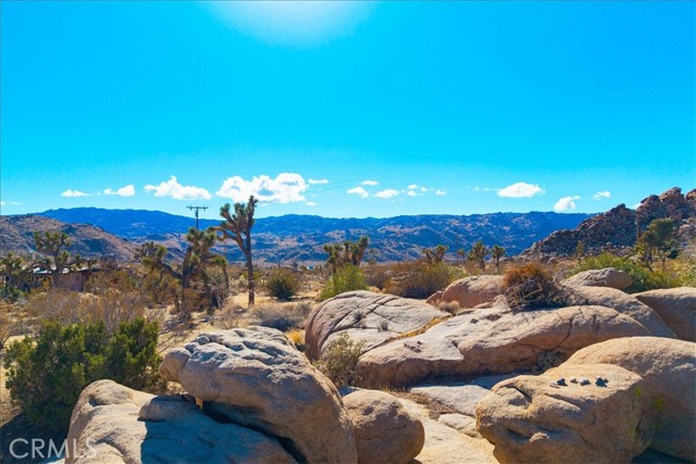 8427 Rock Haven Road, Joshua Tree CA: https://media.crmls.org/medias/69efb42b-59fe-48df-b1d8-f4d513766fd0.jpg