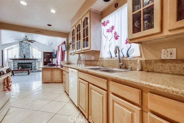 Detail Gallery Image 14 of 64 For 10842 Leffingwell Rd, Norwalk,  CA 90650 - 3 Beds | 3 Baths
