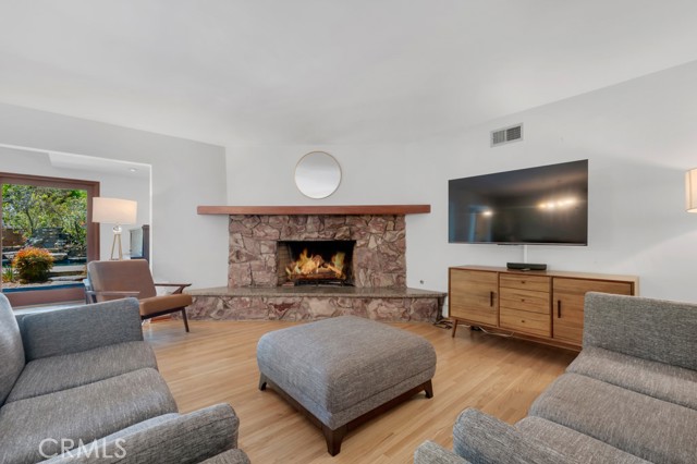 10335 Sylvia Avenue, Porter Ranch CA: https://media.crmls.org/medias/69f151f3-34c3-46ff-9a7e-95e0342e0fe3.jpg
