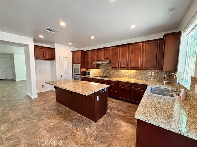 Detail Gallery Image 3 of 25 For 28577 Las Canastas Dr, Valencia,  CA 91354 - 4 Beds | 3 Baths