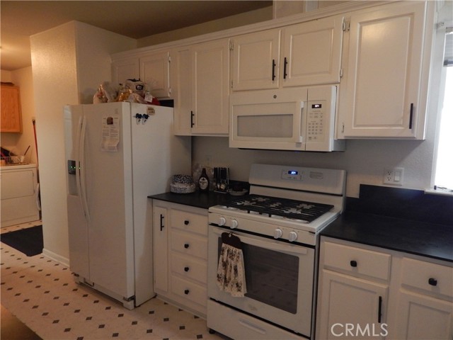 2200 W WILSON, Banning CA: https://media.crmls.org/medias/69f16d56-270a-4d71-8ae4-d2e1597be3f1.jpg