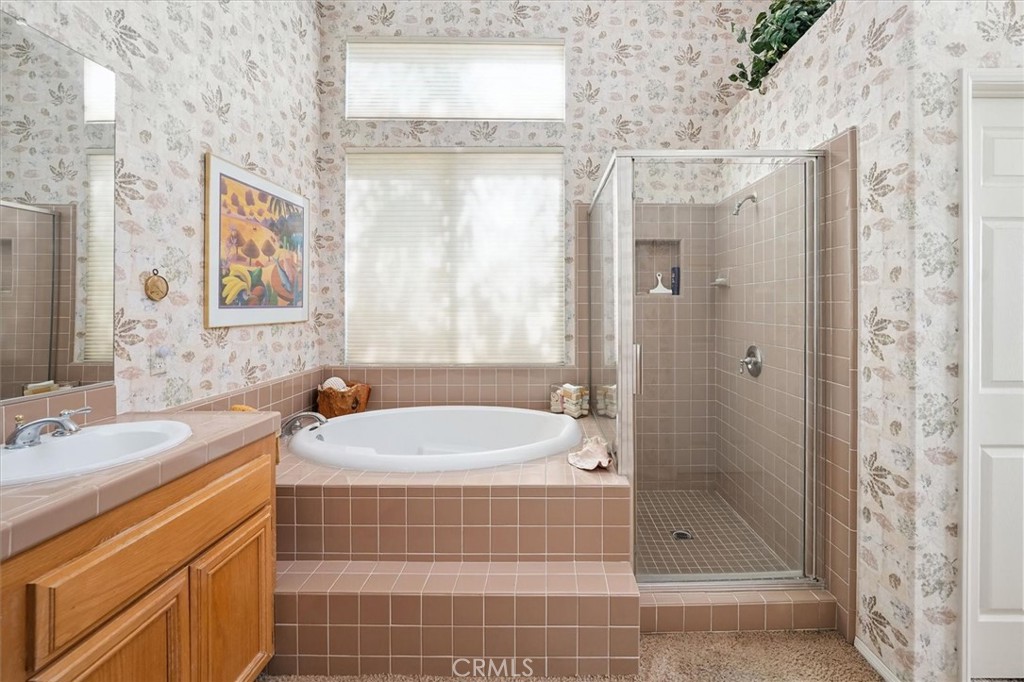 https://media.crmls.org/medias/69f1f9e8-a533-4f6d-9398-496bef1c9572.jpg?preset=X-Large