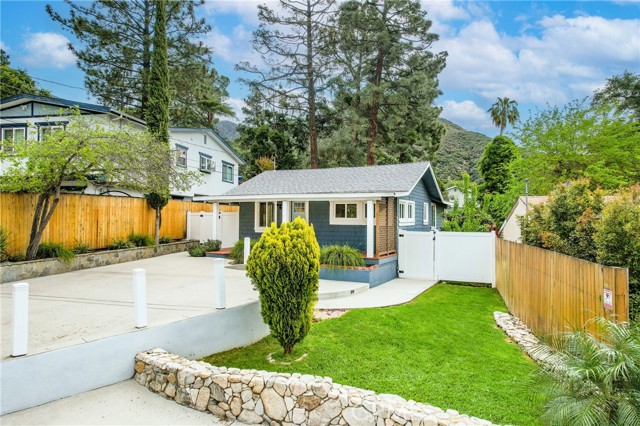 5624 Freeman Avenue, La Crescenta CA: https://media.crmls.org/medias/69f2f3ea-f623-4a02-a225-c3a6f0f14e74.jpg