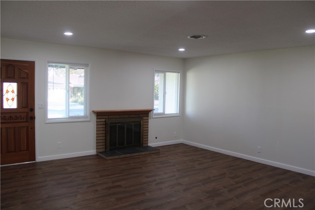 Detail Gallery Image 2 of 40 For 1233 S East Gates St, Anaheim,  CA 92804 - 3 Beds | 2/1 Baths