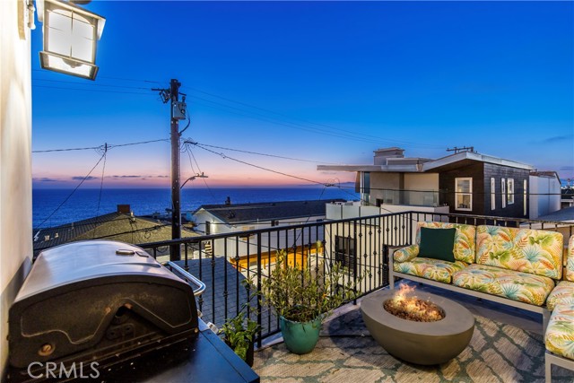 Detail Gallery Image 6 of 28 For 320 33rd, Manhattan Beach,  CA 90266 - 3 Beds | 4 Baths