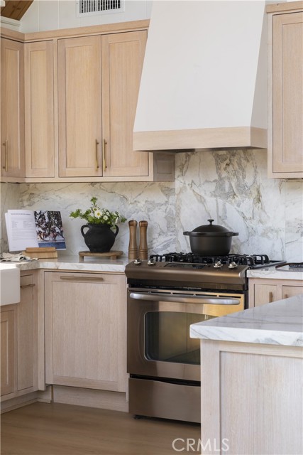 Detail Gallery Image 7 of 35 For 27937 West Shore Rd, Lake Arrowhead,  CA 92352 - 4 Beds | 4 Baths