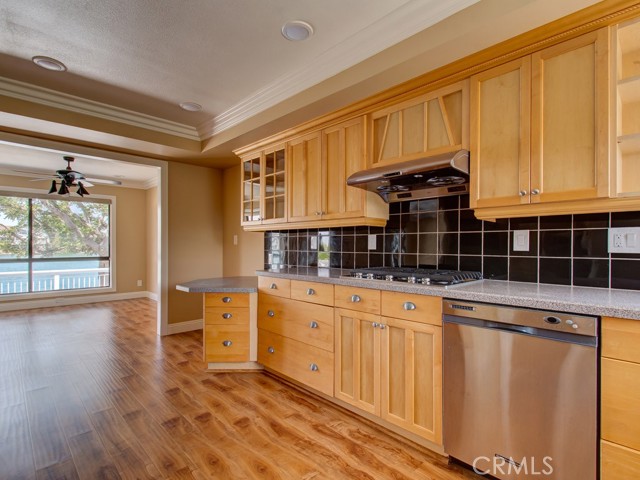 Detail Gallery Image 11 of 29 For 65 Lakeshore #13,  Irvine,  CA 92604 - 4 Beds | 3 Baths