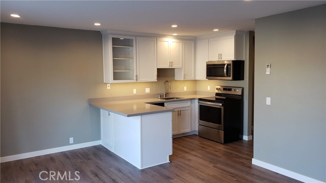 Detail Gallery Image 7 of 19 For 215 Lower Cliff Dr #D,  Laguna Beach,  CA 92651 - 1 Beds | 1 Baths