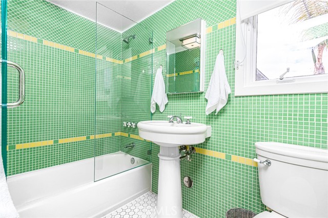 Detail Gallery Image 15 of 41 For 3717 Channel Pl, Newport Beach,  CA 92663 - 4 Beds | 2/1 Baths