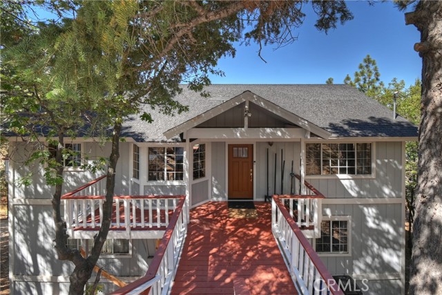 Detail Gallery Image 4 of 46 For 43659 Wolf Rd, Big Bear Lake,  CA 92315 - 4 Beds | 2 Baths