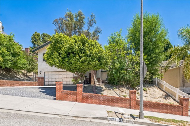 Detail Gallery Image 8 of 15 For 11922 Louise Ave, Granada Hills,  CA 91344 - 4 Beds | 3 Baths