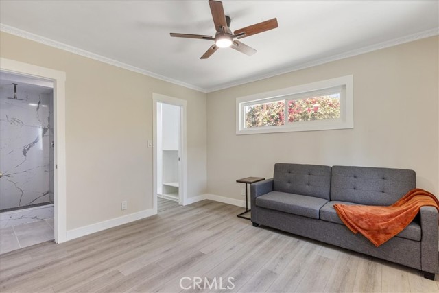 Detail Gallery Image 13 of 21 For 9951 Glencrest Cir, Sun Valley,  CA 91504 - 4 Beds | 3 Baths