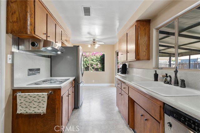 Detail Gallery Image 8 of 28 For 413 Greenfield Ct, Upland,  CA 91786 - 3 Beds | 2 Baths