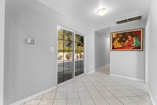 Detail Gallery Image 12 of 37 For 6902 Quakertown Ave, Winnetka,  CA 91306 - 5 Beds | 3 Baths