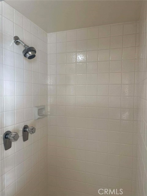 Detail Gallery Image 16 of 23 For 2606 Cañada Bld #201,  Glendale,  CA 91208 - 3 Beds | 2 Baths