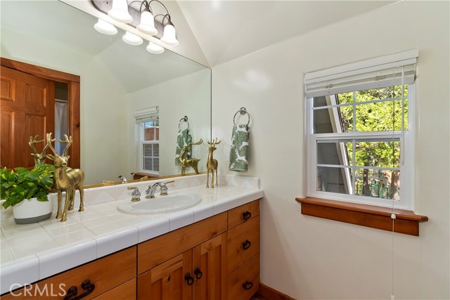 Detail Gallery Image 34 of 53 For 28637 Shenandoah, Lake Arrowhead,  CA 92352 - 4 Beds | 2/1 Baths