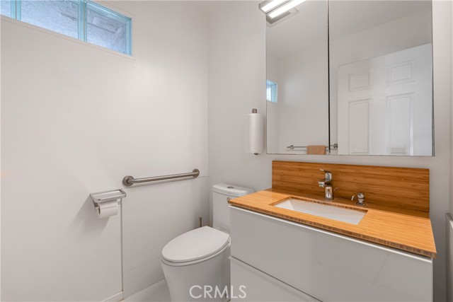 Detail Gallery Image 13 of 26 For 303 W Loraine #2,  Glendale,  CA 91202 - 3 Beds | 2/1 Baths