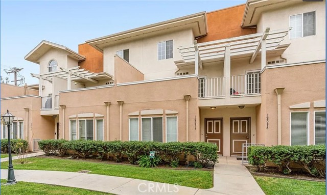 Detail Gallery Image 2 of 21 For 12056 S Broadway, Los Angeles,  CA 90061 - 3 Beds | 2 Baths
