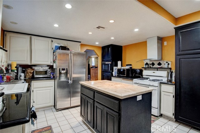 Detail Gallery Image 9 of 38 For 35621 Epple St, Murrieta,  CA 92563 - 4 Beds | 3/1 Baths