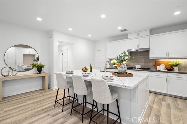 118 Modjeska, Irvine CA: https://media.crmls.org/medias/69fd8455-0b21-4d87-97ad-29977c555c2f.jpg