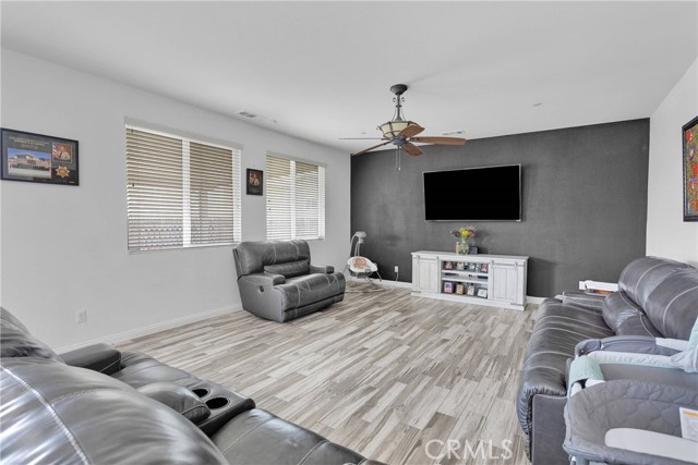 Detail Gallery Image 12 of 49 For 13458 Snowdrop Ct, Victorville,  CA 92394 - 5 Beds | 3 Baths