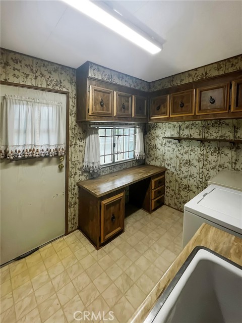 3500 Buchanan Street, Riverside CA: https://media.crmls.org/medias/69feee84-3b1a-4a43-9fec-b527ba90da38.jpg