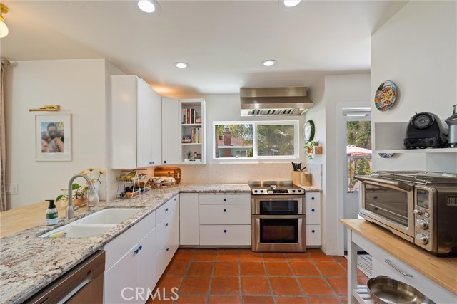 2851 Ladoga Avenue, Long Beach CA: https://media.crmls.org/medias/69ff3179-8323-4c47-a95e-6a42aad4ad7f.jpg