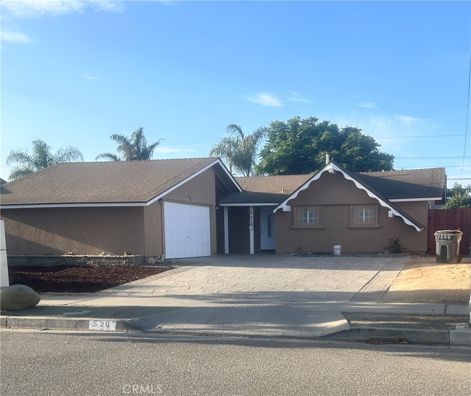 526 W Creston Street