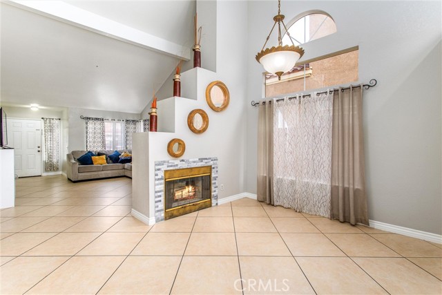 Detail Gallery Image 9 of 46 For 15811 Fiddleleaf Rd, Fontana,  CA 92337 - 5 Beds | 3/1 Baths