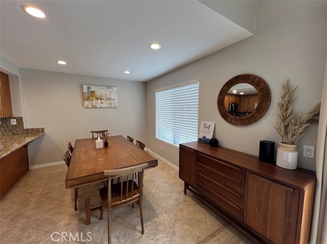 Detail Gallery Image 11 of 31 For 904 Whitewater Dr #6,  Fullerton,  CA 92833 - 2 Beds | 2/1 Baths