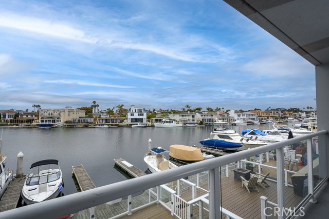 4073 Aladdin Drive, Huntington Beach CA: https://media.crmls.org/medias/6a01802e-197c-4fc8-b97e-4d3f01c1f0a6.jpg