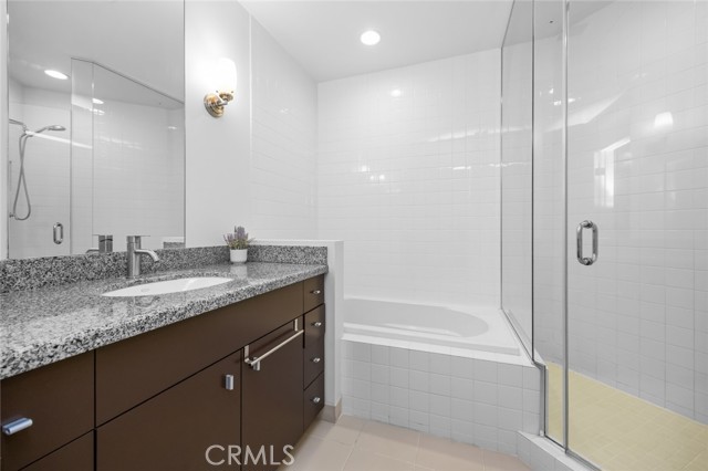 Detail Gallery Image 6 of 17 For 1100 Wilshire #3005,  Los Angeles,  CA 90017 - 1 Beds | 1 Baths