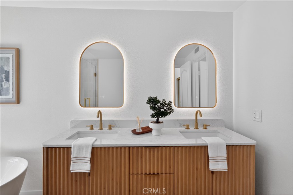 https://media.crmls.org/medias/6a027719-17c8-4a20-b253-3b4fa7a1a9fc.jpg?preset=X-Large