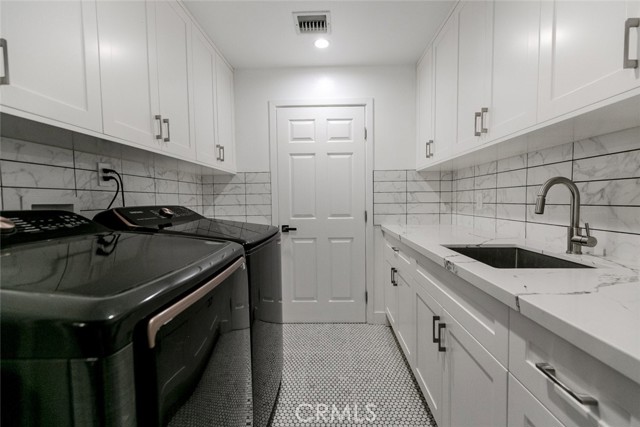 6037 Little Oak Lane, Woodland Hills CA: https://media.crmls.org/medias/6a02decb-5f4b-4abd-8db6-5d2948e8a619.jpg
